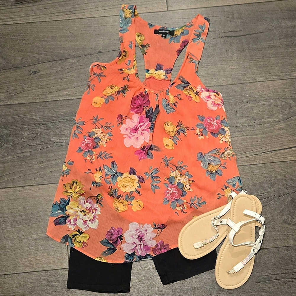 Ambiance•M {7/8}•Floral Racerback Tank